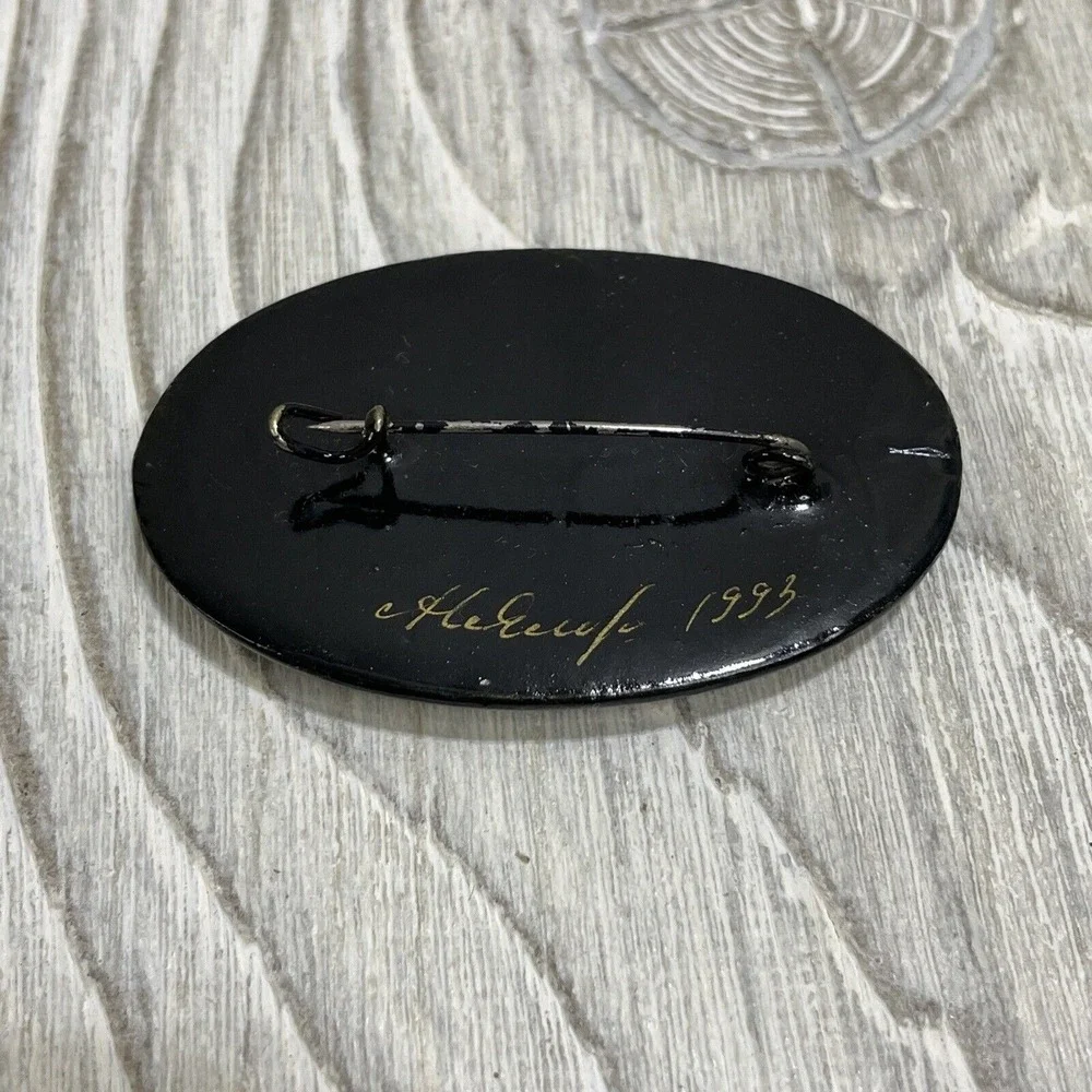 Vintage 1993 Signed Russian Lacquer Floral Brooch Hand Painted Oval Pin w Box